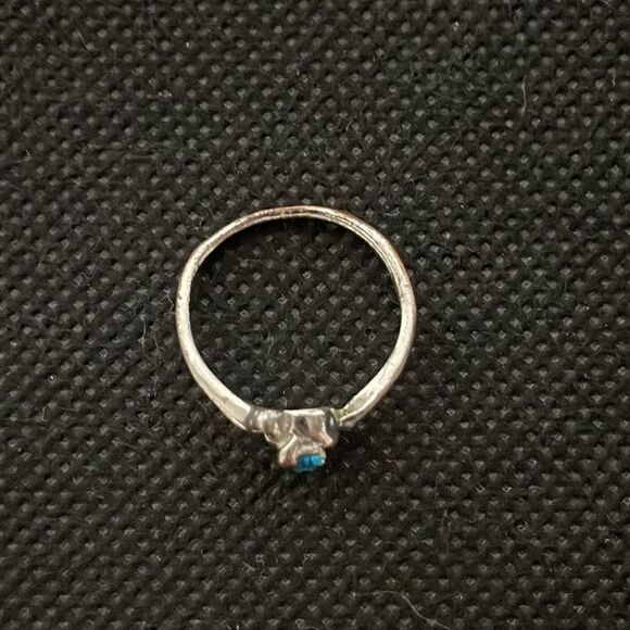 Thin ring with a blue gem - Picture 3 of 6